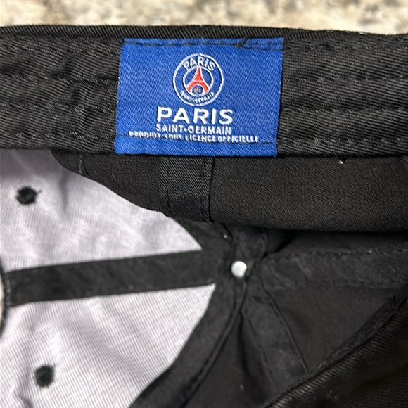 PSG Paris Saint-Germain Essential Crest Cap - Black - Picture 7 of 8